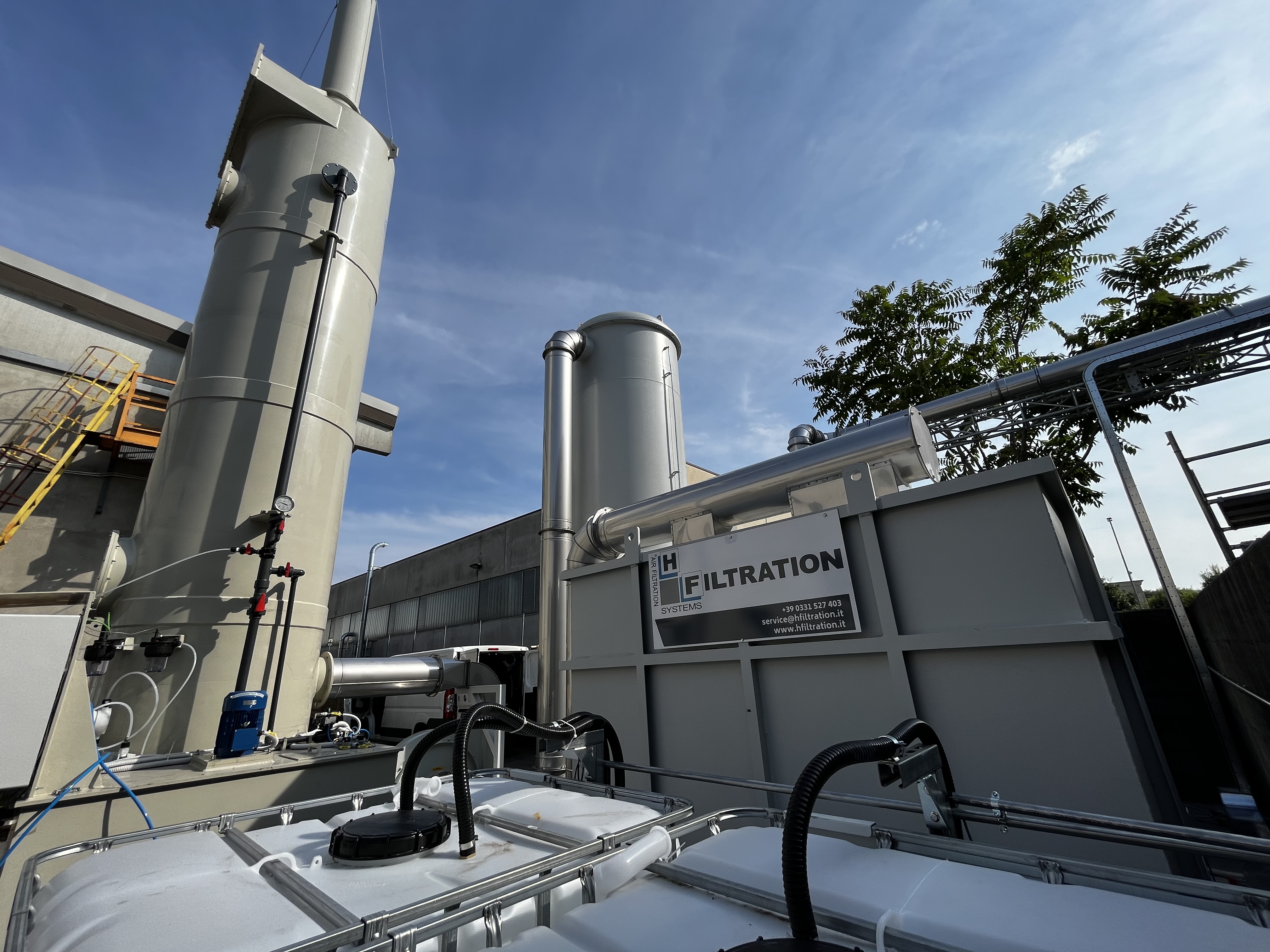 Waschturm SCRUBBER zur effizienten Behandlung kontaminierter Gase und Dämpfe. waschturm scrubber hf group