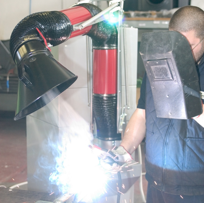 Kompakter Patronenfilter PULSATRON COMPACT™ MINI – ideal für beengte Räume und hohe Effizienz. patronenfilter pulsatron compact mini hf group